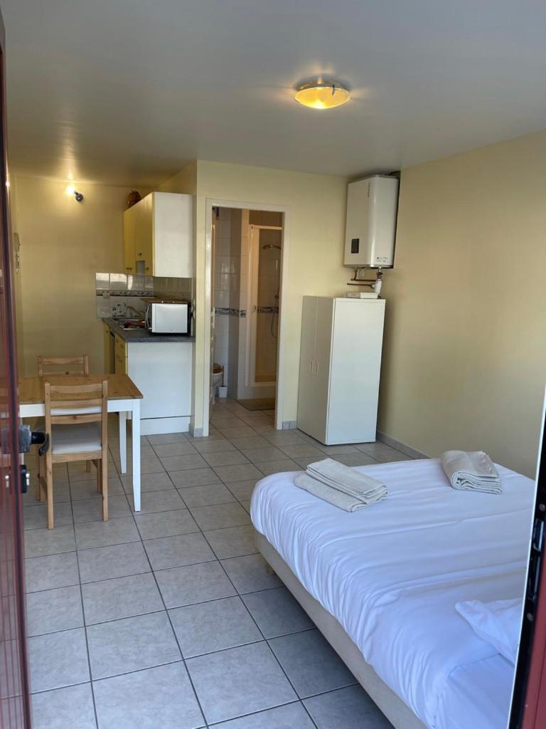 Appartement Ou Studio En Hyper Centre, Pour La Plage Et La Rue Pietonne Il Suffit De Traverser La Rue , Voir La Photo Principale Andernos-les-Bains Exteriér fotografie