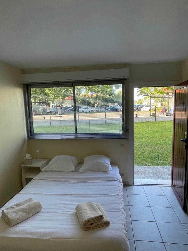 Appartement Ou Studio En Hyper Centre, Pour La Plage Et La Rue Pietonne Il Suffit De Traverser La Rue , Voir La Photo Principale Andernos-les-Bains Exteriér fotografie