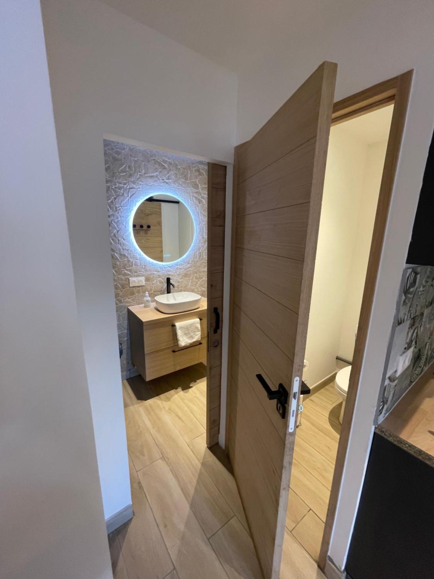 Appartement Ou Studio En Hyper Centre, Pour La Plage Et La Rue Pietonne Il Suffit De Traverser La Rue , Voir La Photo Principale Andernos-les-Bains Exteriér fotografie