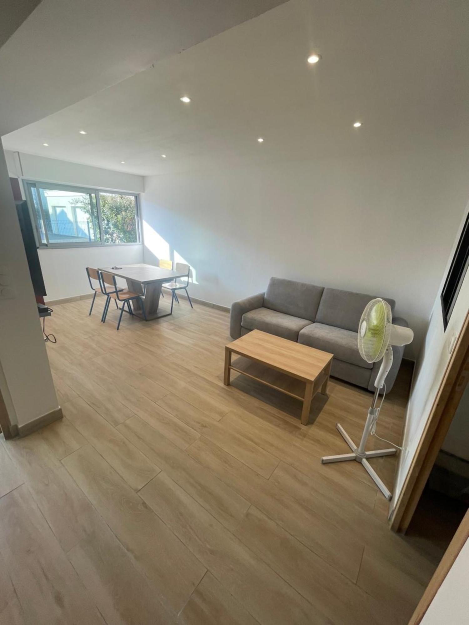 Appartement Ou Studio En Hyper Centre, Pour La Plage Et La Rue Pietonne Il Suffit De Traverser La Rue , Voir La Photo Principale Andernos-les-Bains Exteriér fotografie