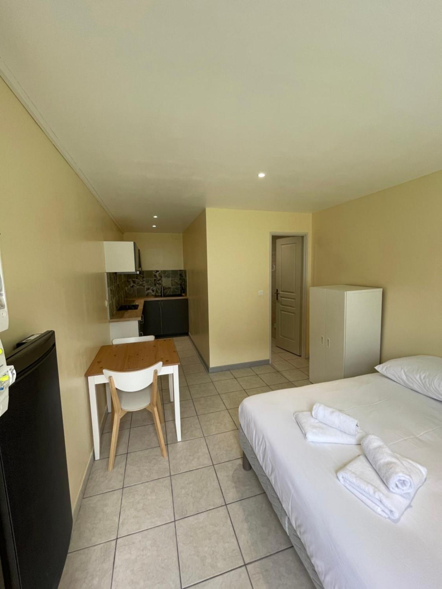 Appartement Ou Studio En Hyper Centre, Pour La Plage Et La Rue Pietonne Il Suffit De Traverser La Rue , Voir La Photo Principale Andernos-les-Bains Exteriér fotografie