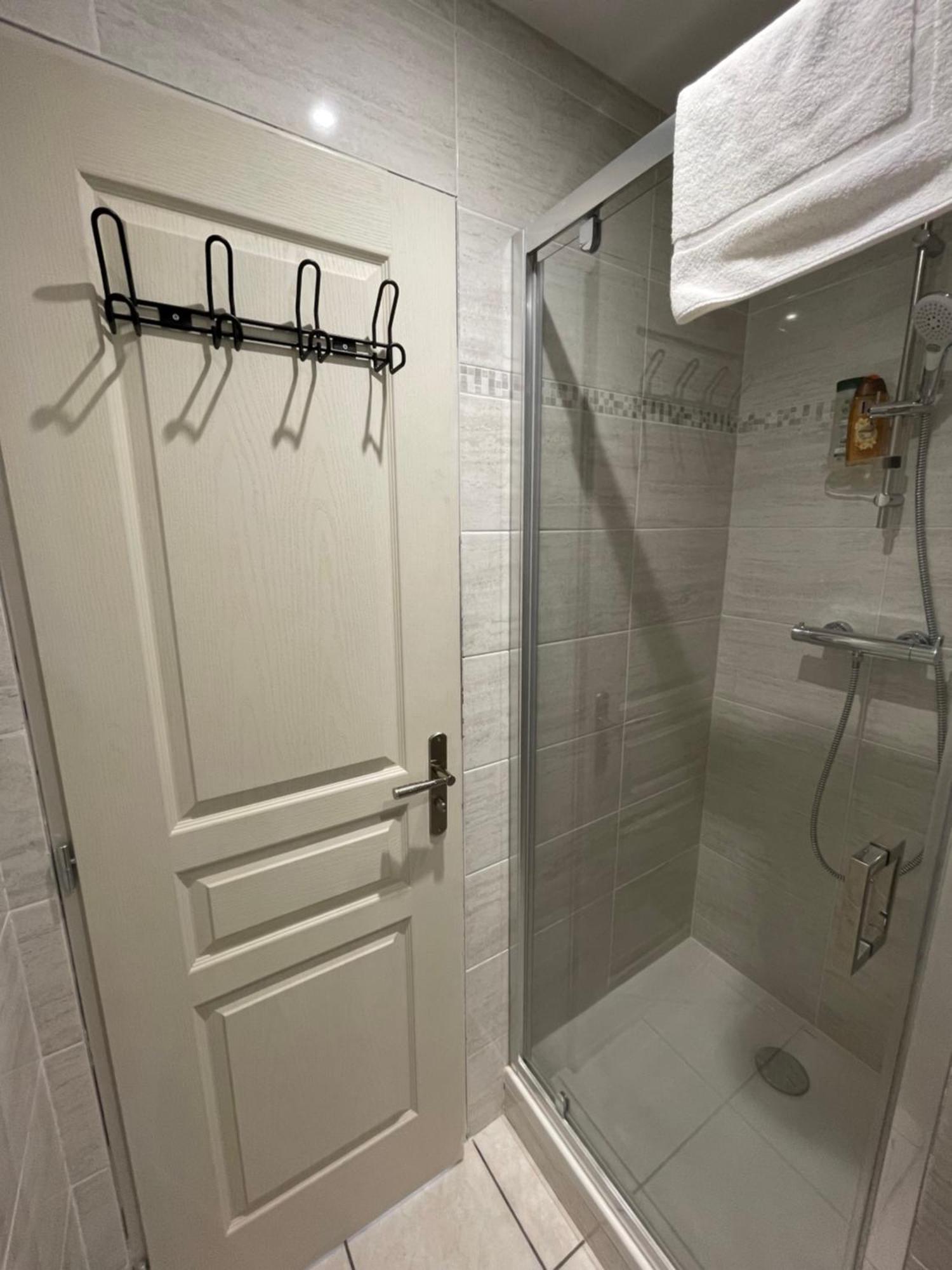 Appartement Ou Studio En Hyper Centre, Pour La Plage Et La Rue Pietonne Il Suffit De Traverser La Rue , Voir La Photo Principale Andernos-les-Bains Exteriér fotografie